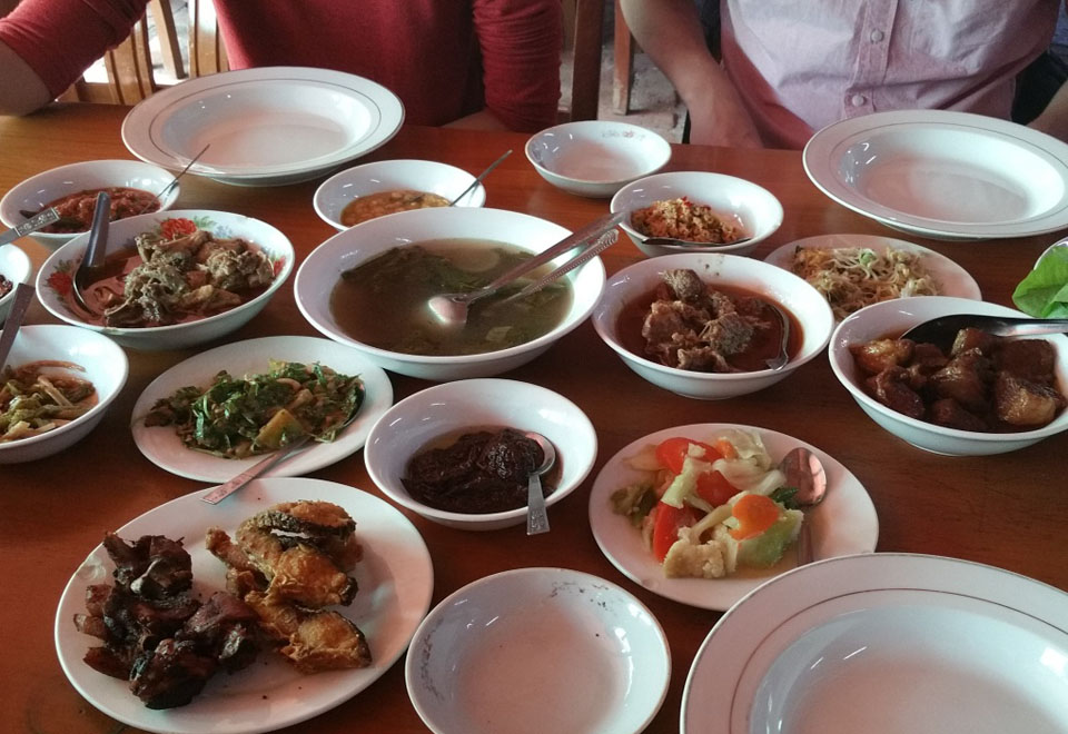 Typical Myanmar main dishes